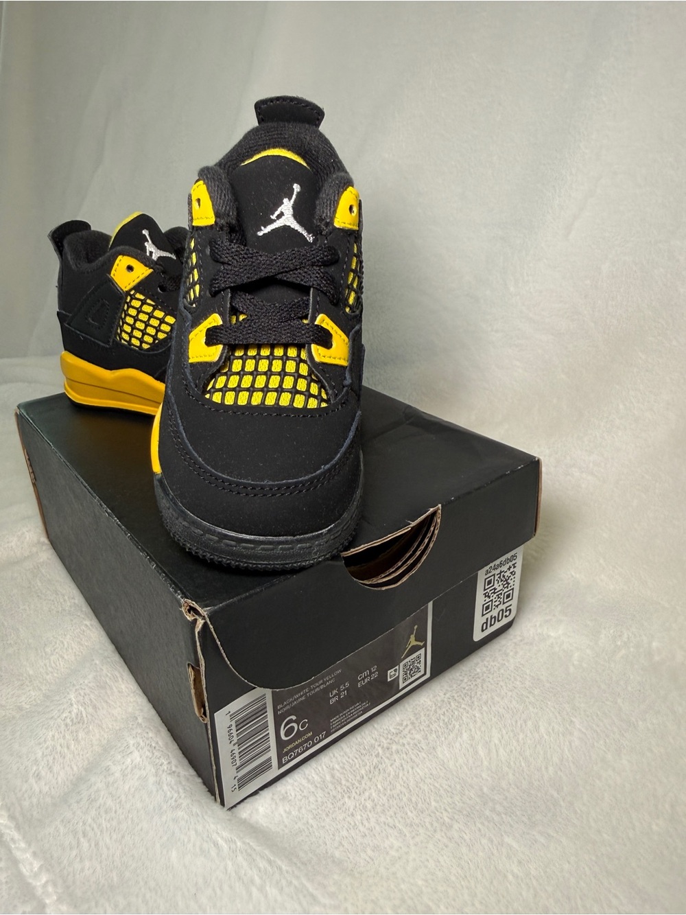 🖤💛 Jordan 4 Retro Thunder Toddler Sneakers — Size 6C — Brand New
